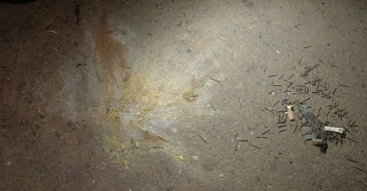 এবার দুদকের সামনে ককটেল বিস্ফোরণ