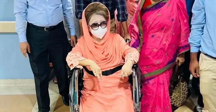 সঙ্কটময় অবস্থায় খালেদা জিয়া: সামান্য উন্নতি, বিদেশে নেওয়া নিয়ে নতুন আলোচনা