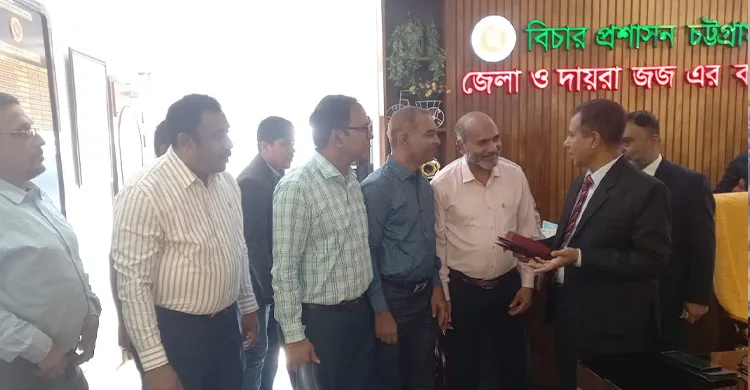 চট্টগ্রামে আদালত ও ট্রাইব্যুনালের কর্মচারীদের জুডিশিয়াল সার্ভিস কমিশনে অন্তর্ভুক্তির দাবি