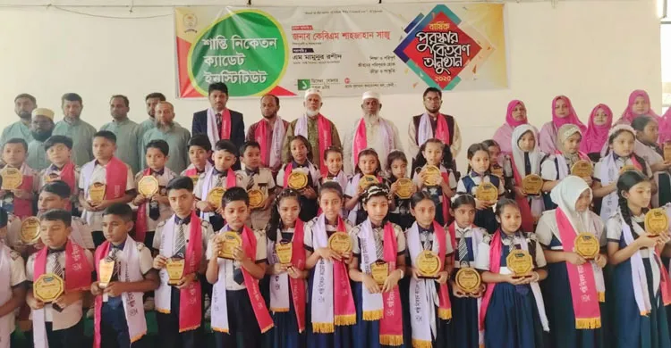 ফেনীতে ৫ শতাধিক শিক্ষার্থীর মাঝে পুরস্কার বিতরণ