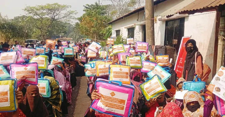 ফেনীতে সোশ্যাল এইডের উদ্যোগে ডেঙ্গু প্রতিরোধে সচেতনতা মূলক প্রচারণা ও মশারী বিতরণ