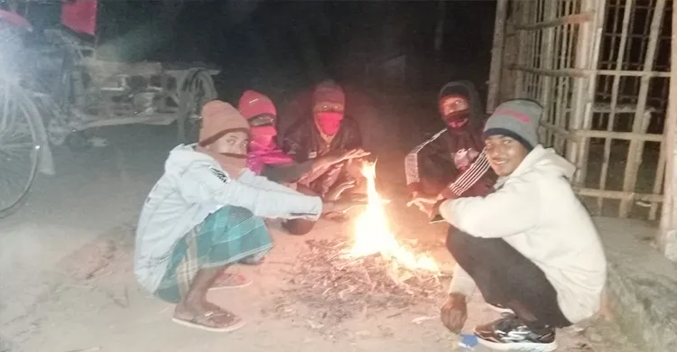চুয়াডাঙ্গায় জেঁকে বসছে শীত, কষ্টে খেটে-খাওয়া মানুষ