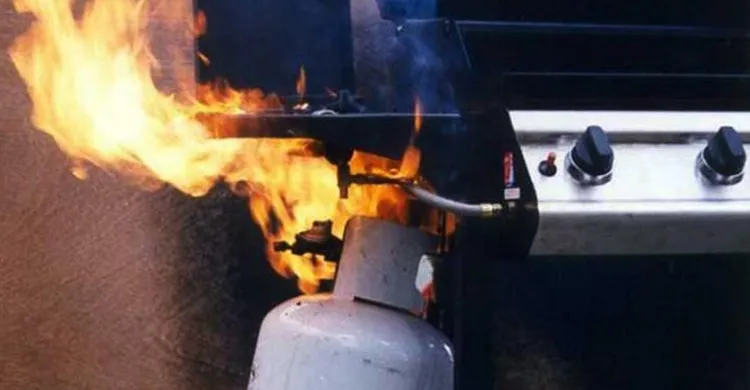 আগারগাঁওয়ে গ্যাসের লিকেজ থেকে বিস্ফোরণ, একই পরিবারের দগ্ধ ৬