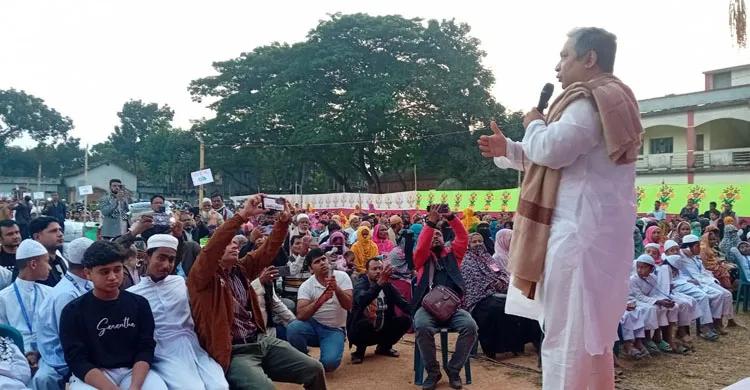 কাপাসিয়ায় বেগম খালেদা জিয়ার রোগমুক্তি কামনায় দোয়া ও শীতবস্ত্র বিতরণ