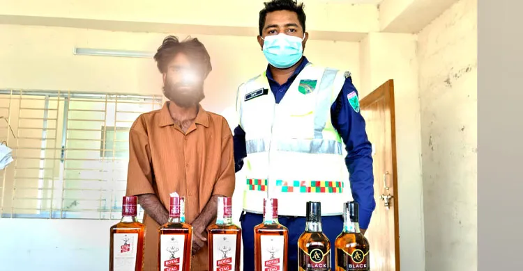 সিলেটগামী বাসে ভারতীয় মদ, তামাবিল হাইওয়ে পুলিশের হাতে যুবক আটক
