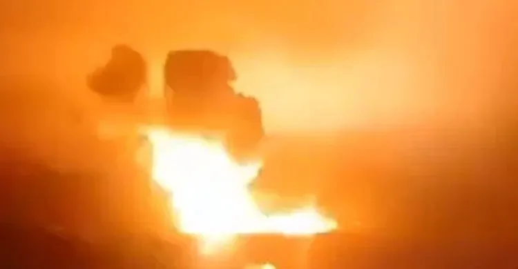 লেবাননে হিজবুল্লাহর স্থাপনায় ইসরায়েলের তীব্র বিমান হামলা