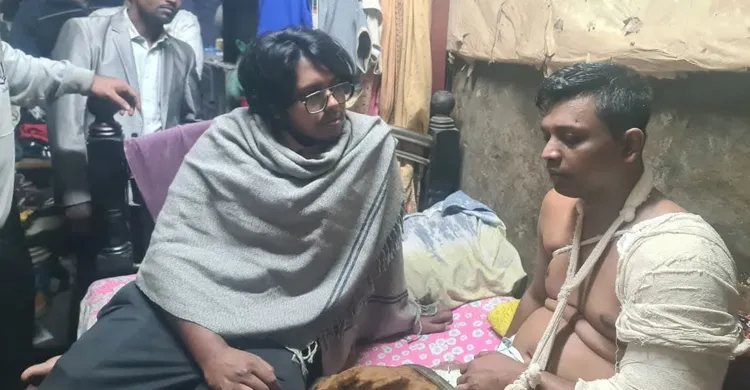 ঢাবিতে মাদকবিরোধী অভিযানে প্রোক্টরিয়াল টিমের সদস্য ছুরিকাঘাতে আহত