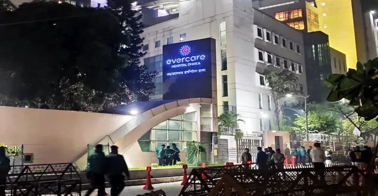 এভারকেয়ার হাসপাতালে ওসমান হাদিকে দেখতে গেলেন তিন উপদেষ্টা  রাজধানীর এভারকেয়ার