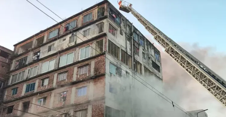 কেরানীগঞ্জে বহুতল ভবনে আগুন, নিয়ন্ত্রণে ১২ ইউনিট