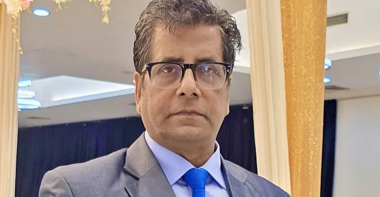 ডিবি কার্যালয়ে সাংবাদিক আনিস আলমগীর