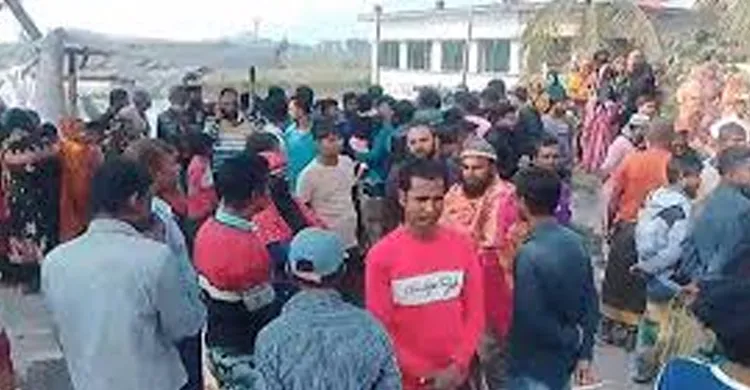 সাতক্ষীরায় ট্রলি–মাহেন্দ্র–মোটরসাইকেলের সংঘর্ষে মা ও ছেলে নিহত, আহত ৬