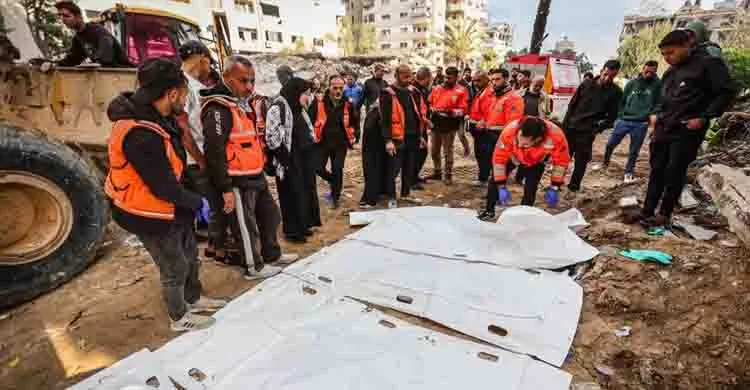 গাজায় ধ্বংসস্তূপ থেকে একই পরিবারের ৩০ ফিলিস্তিনির মরদেহ উদ্ধার