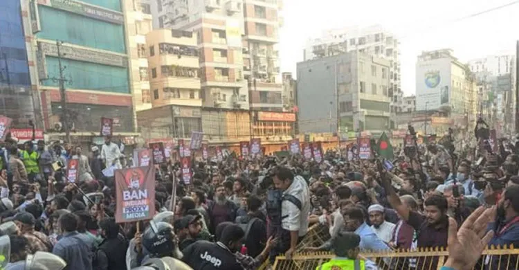 সড়ক ছেড়ে দিলেন জুলাই ঐক্যের কর্মীরা, যান চলাচল স্বাভাবিক