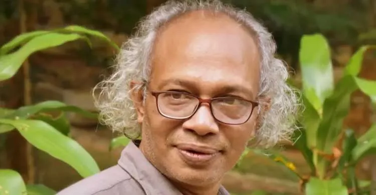 ডেইলি স্টার ভবনের সামনে হেনস্তার শিকার নিউ এজ সম্পাদক নূরুল কবীর