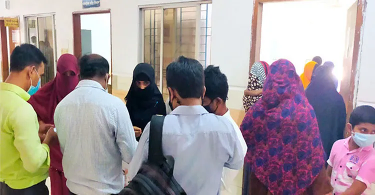 ওষুধ কোম্পানির প্রতিনিধিদের মোবাইলে রোগীর ‘গোপন তথ্য’