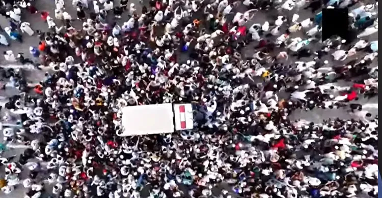 লাখো মানুষের উপস্থিতিতে শহীদ শরিফ ওসমান হাদির নামাজে জানাজা অনুষ্ঠিত