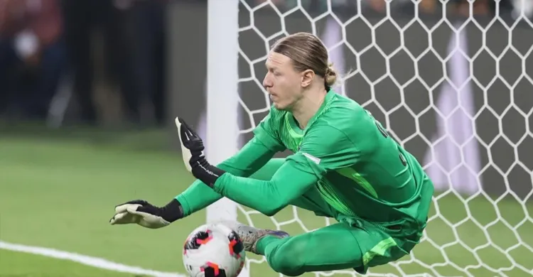 টাইব্রেকারে ৪ গোল ঠেকিয়ে হাত ভাঙল পিএসজি গোলরক্ষকের