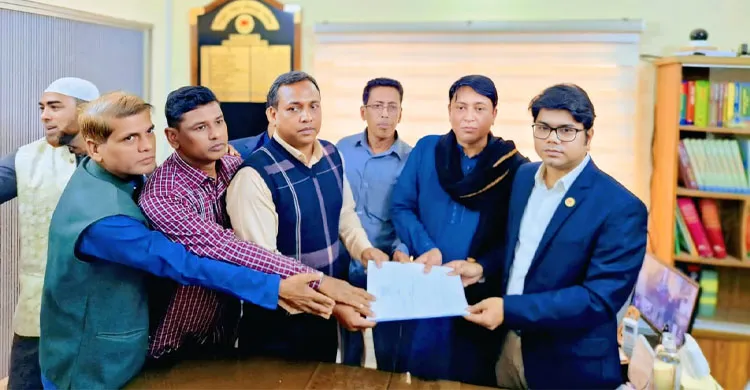 নবীনগরে বিএনপি মনোনীত প্রার্থীর মনোনয়নপত্র সংগ্রহ