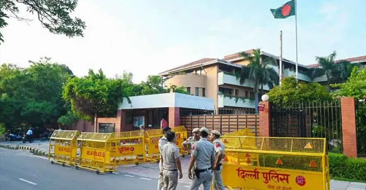দিল্লির বাংলাদেশ হাইকমিশন থেকে ভিসা দেওয়া সাময়িকভাবে বন্ধ