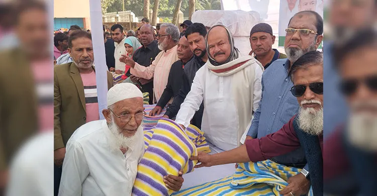 মুন্সীগঞ্জ হাজার পরিবারে বিএনপির শীতবস্ত্র বিতরণ