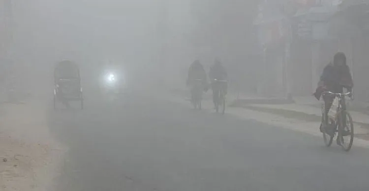 ঘন কুয়াশা-হাড়কাঁপানো শীতে জবুথবু দেশ