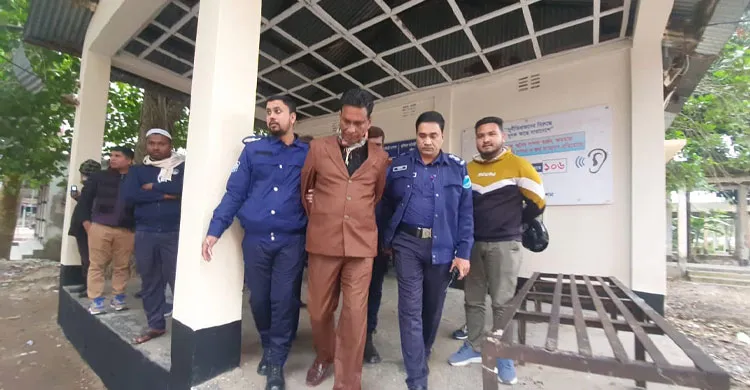 বিচারপতির ভাগ্নে পরিচয়ে আদালতে তদবির, আনসার সদস্য আটক