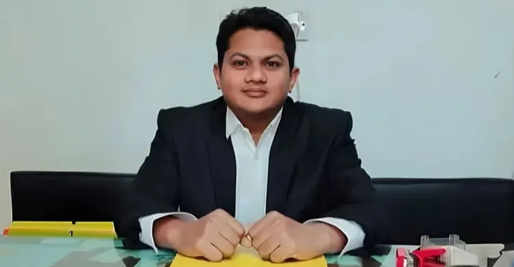 বসুন্ধরায় প্রাইভেট কারও ভাঙচুর, আইনজীবী পিটিয়ে হত্যা