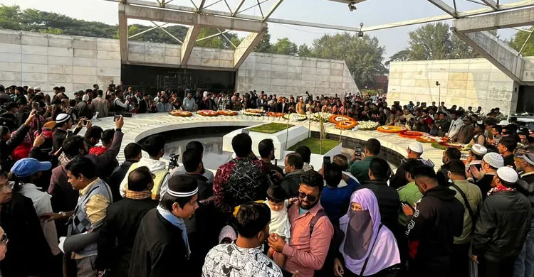 খালেদা জিয়ার কবরে সর্বস্তরের মানুষের শ্রদ্ধা