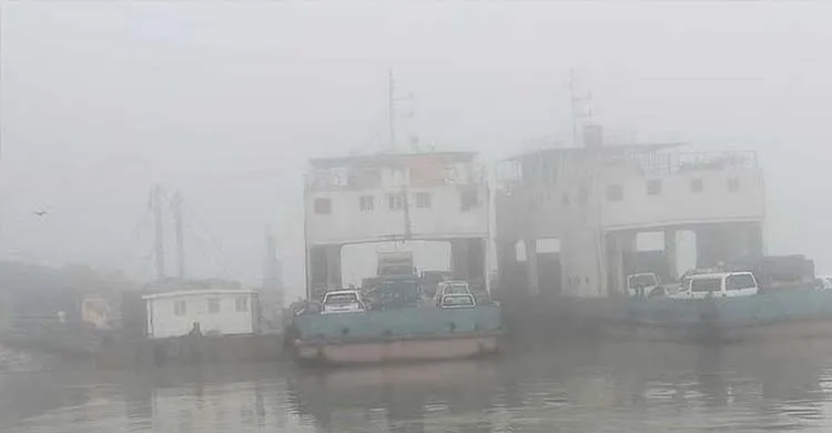 ঘন কুয়াশায় দৌলতদিয়া–পাটুরিয়া নৌরুটে ফেরি চলাচল বন্ধ