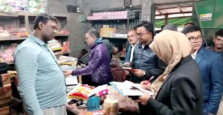 লক্ষ্মীপুরে মদিনা বেকারিকে ৭০ হাজার টাকা জরিমানা