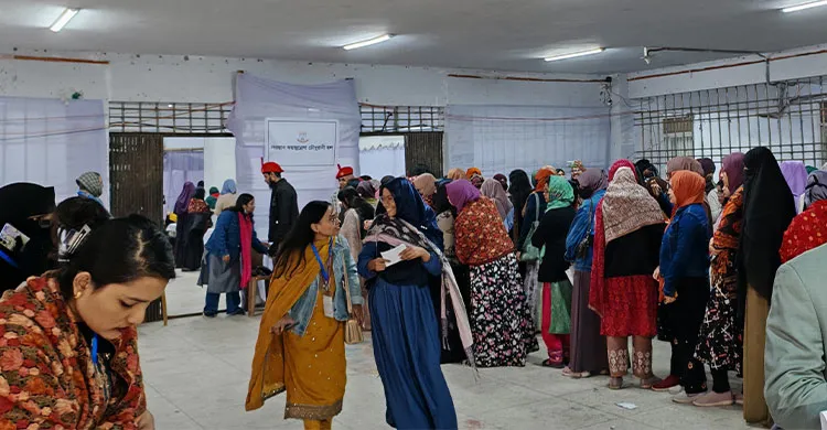 জকসু নির্বাচন: শেষ মুহূর্তে বাড়ছে ভোটার উপস্থিতি, ভোটকেন্দ্রে উপচে পড়া ভিড়