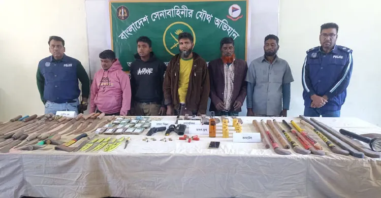 নারায়ণগঞ্জে বিদেশি আগ্নেয়াস্ত্রসহ বিপুল অস্ত্র উদ্ধার, আটক ৫