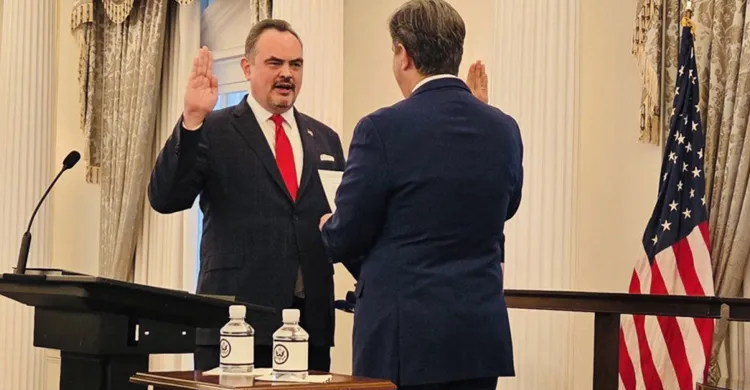 বাংলাদেশে নতুন মার্কিন রাষ্ট্রদূত ব্রেন্ট ক্রিস্টেনসেনের শপথ গ্রহণ