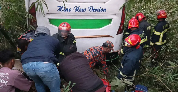 ঢাকা-বরিশাল মহাসড়কে বাসচাপায় নিহত ৬, আহত আরও অনেকে