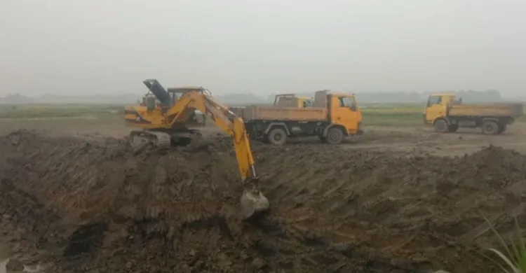 ধামরাইয়ে কৃষি জমিতে মাটিকাটার অপরাধে সাড়ে ৫ লাখ টাকা জরিমানা