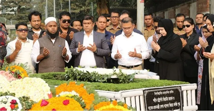 ছোট ভাই কোকোর কবর জিয়ারত করলেন তারেক রহমান