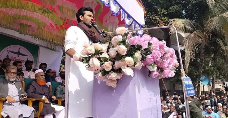 আওয়ামী লীগ পুনর্বাসনের চেষ্টা করলে বিএনপি বড় বিপদে পড়বে: আসিফ মাহমুদ