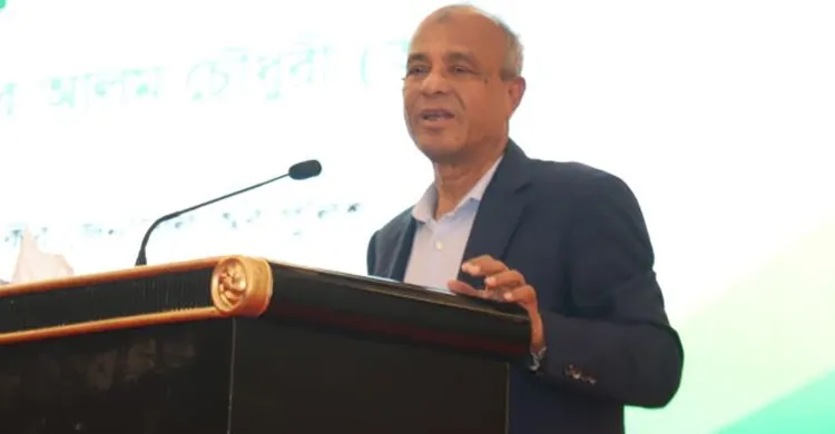 ফ্যাসিবাদের করুণ পরিণতির কথা মাথায় রেখে সততা ও নিষ্ঠার সঙ্গে দায়িত্ব পালনের নির্দেশ স্বরাষ্ট্র উপদেষ্টার