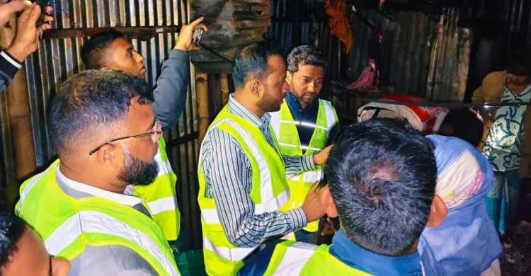 ভাষানটেক বস্তিতে অগ্নিকাণ্ডে ক্ষতিগ্রস্ত পরিবারের পাশে তারেক রহমান