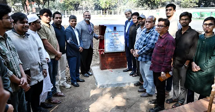 ঢাবির কবি জসীম উদদীন হলের প্রধান তোরণ নির্মাণ কাজের উদ্বোধন করলেন ভিসি