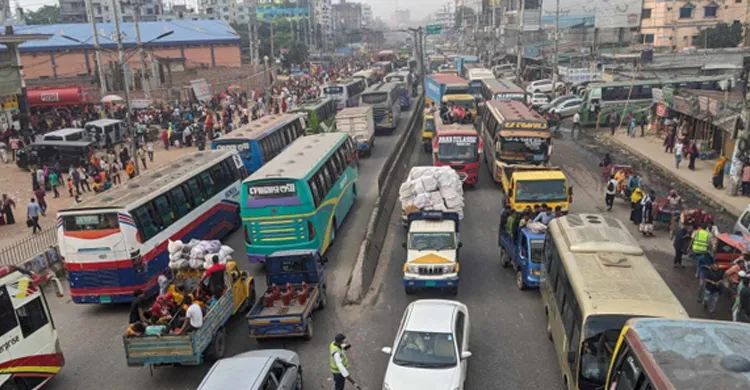 ভোটের ছুটিতে ঘরমুখী মানুষের স্রোত মহাসড়কের যানজট