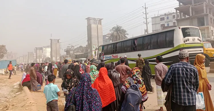 সাভার-আশুলিয়ায় পরিবহন সংকট ও অতিরিক্ত ভাড়া আদায়ের অভিযোগ