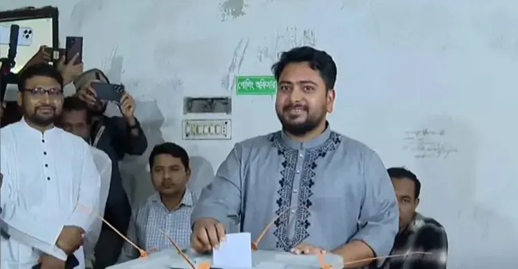 ভোট দিলেন নাহিদ ইসলাম