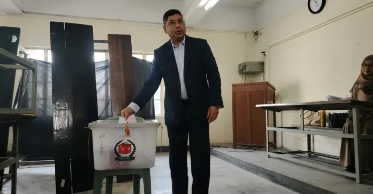 সুষ্ঠু নির্বাচন চলছে, ভোটারদের নির্ভয়ে ভোটকেন্দ্রে যাওয়ার আহ্বান সেনাপ্রধানের