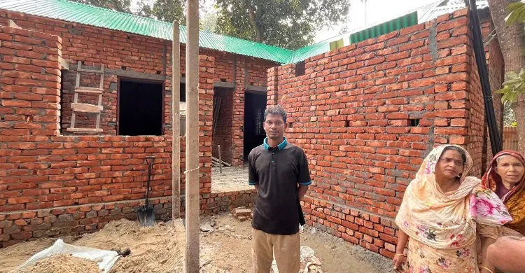 শ্রীপুরে অর্ধ কোটি টাকার সরকারি খাস জমি দখল করে বাড়ি নির্মাণ