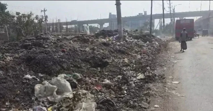 এশিয়ান হাইওয়ে সড়কে ময়লার স্তূপ, বাড়ছে জনদুর্ভোগ