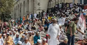 রমজানের প্রথম জুমায় বায়তুল মোকাররমে মুসল্লিদের ঢল