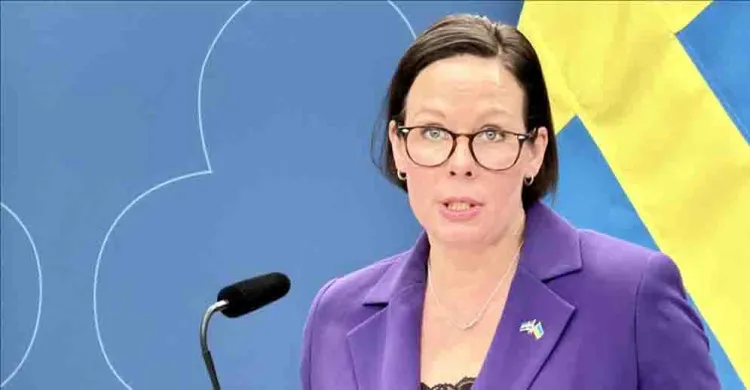 ইরান ছাড়তে নাগরিকদের নির্দেশ দিল সুইডেন, বাড়ছে যুদ্ধ শঙ্কা