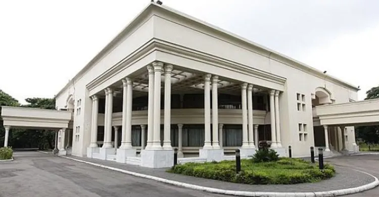 সাবেক উপদেষ্টাদের চলতি মাসেই সরকারি বাসা ছাড়ার নির্দেশনা, না হলে দিতে হবে ভাড়া