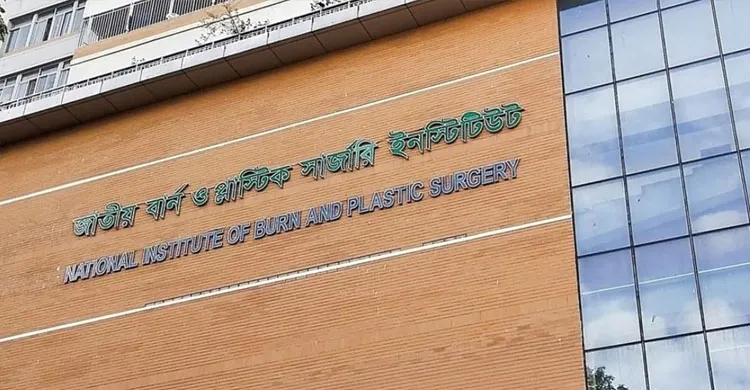 কুমিল্লায় গ্যাস সিলিন্ডার বিস্ফোরণে দগ্ধ একই পরিবারের ৪ জন